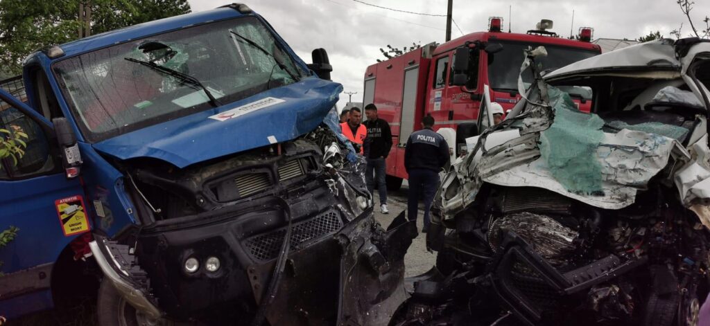 Accident violent la Crușeț! Trei bărbați, transportați la spital - 9 mai 2023 AccentNews.ro