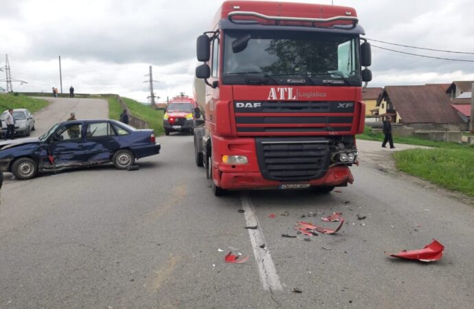 Accident pe centura Târgu Jiului între o mașină și un TIR