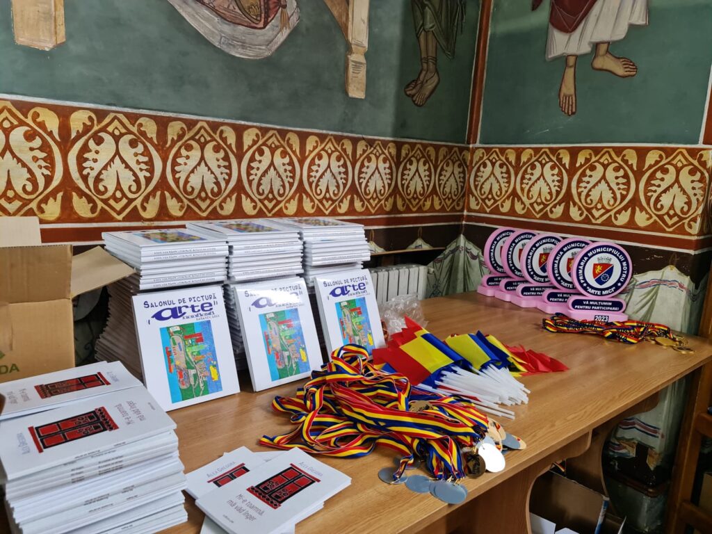 Sute de participanți la Salonul de Pictură ”Arte Mici” din Motru - 29 martie 2023 AccentNews.ro