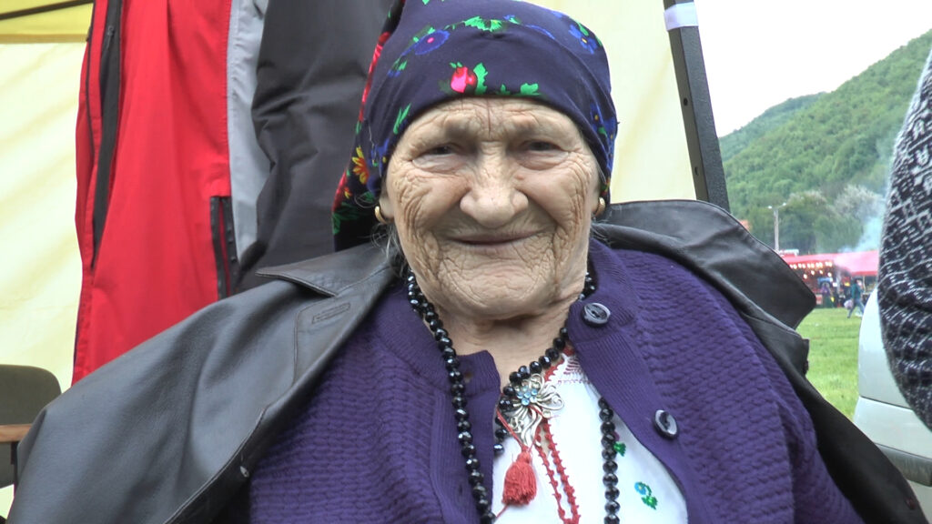 O tânără din Gorj, câștigătoarea Festivalului de Folclor ,,Domnica Trop” - 16 mai 2023 AccentNews.ro