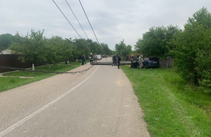 Trei ceasuri rele pentru șoferii din Gorj! Al doilea stâlp doborât în această dimineață