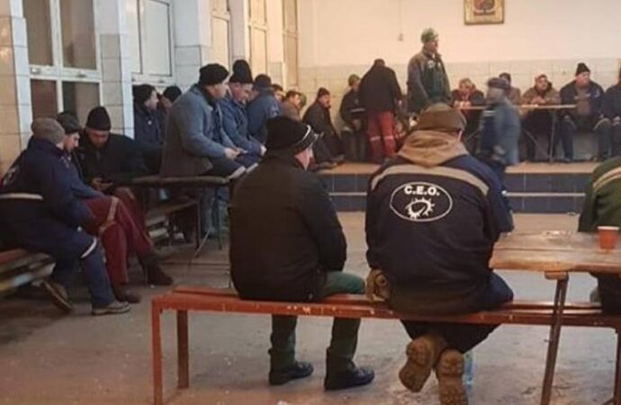 CEO cumpără salopete pentru muncitori