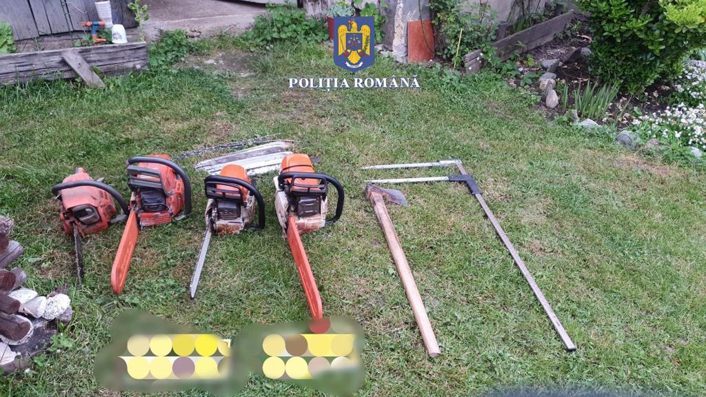 Percheziții în Novaci, la persoane bănuite de infracțiuni silvice - 12 mai 2023 AccentNews.ro