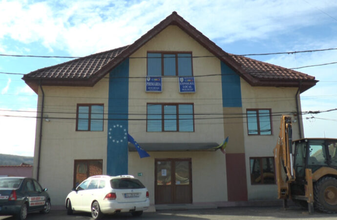 De ce se umblă încă în cizme de cauciuc pe anumite ulițe în Bolboși