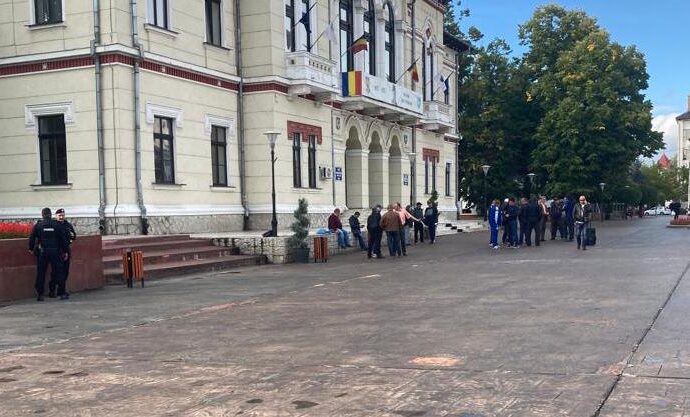 Negocieri pentru proteste la CEO