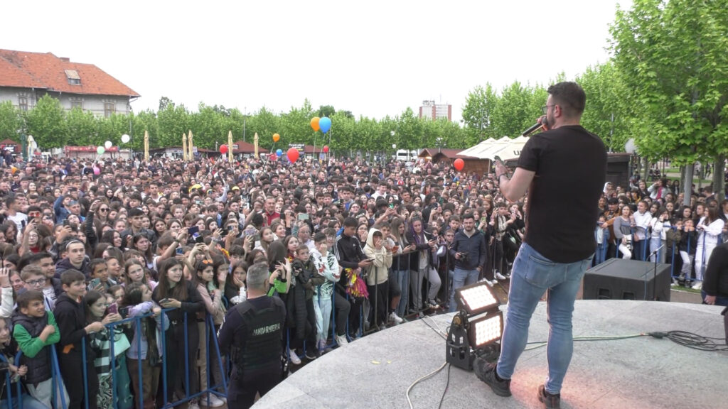 Zilele elevilor severineni, eveniment organizat în premieră în Drobeta Turnu Severin - 19 mai 2023 AccentNews.ro