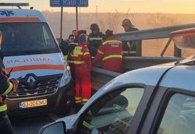 A vrut să se arunce în Jiu, dar a fost convins de polițiști să renunțe