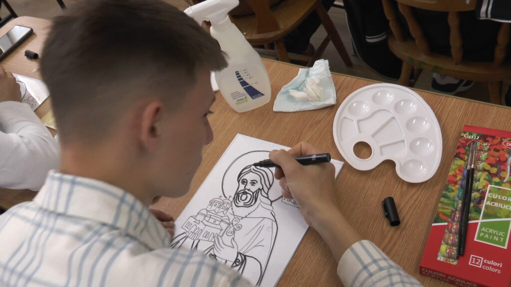Atelier de pictură, la Liceul Teologic Târgu-Jiu - 8 mai 2023 AccentNews.ro