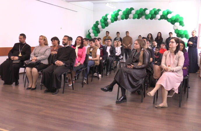 Atelier de pictură, la Liceul Teologic Târgu-Jiu