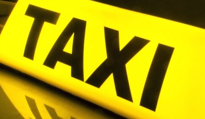 Timișorean prins cu o armă într-un taxi din Târgu Jiu