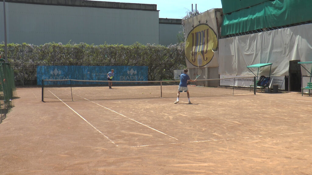 200 de tenismeni, prezenți la Târgu Jiu! A debutat Florin Mergea Tennis Academy Cup - 2 mai 2023 AccentNews.ro
