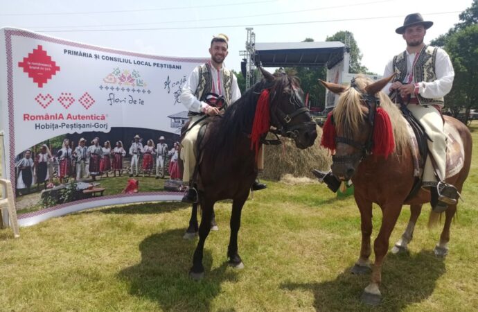 10.000 de participanți la Festivalul RomânIA Autentică Hobița 2023
