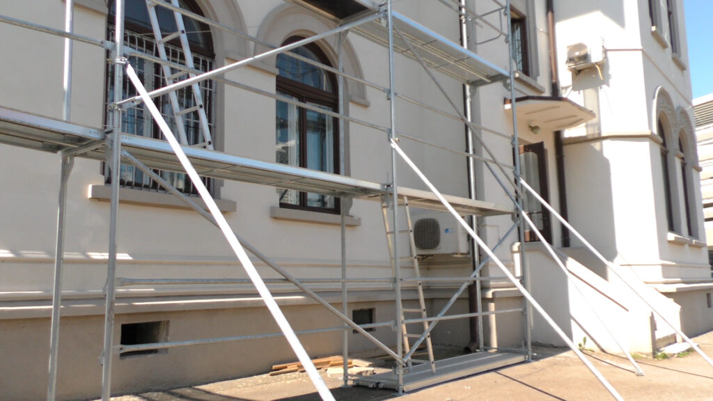 Încep lucrările la acoperișul Primăriei Municipiului Târgu Jiu - 27 iunie 2023 AccentNews.ro
