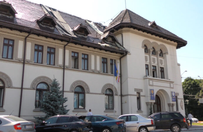 Încep lucrările la acoperișul Primăriei Municipiului Târgu Jiu