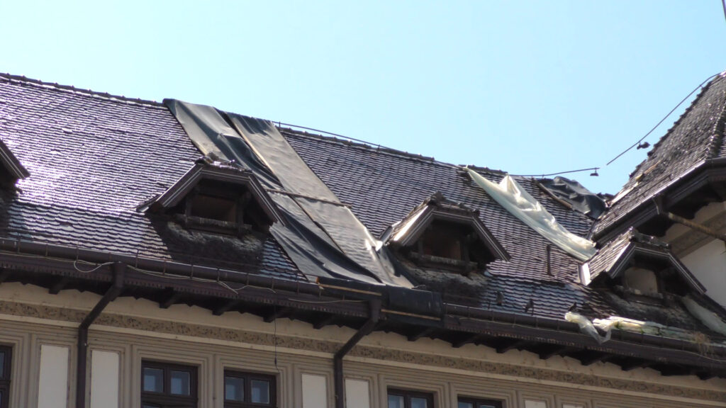Încep lucrările la acoperișul Primăriei Municipiului Târgu Jiu - 27 iunie 2023 AccentNews.ro
