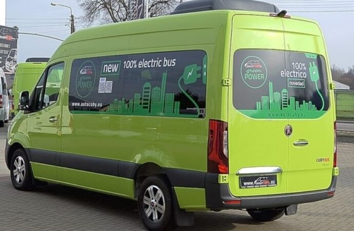 Microbuze electrice pentru școlile din județul Gorj