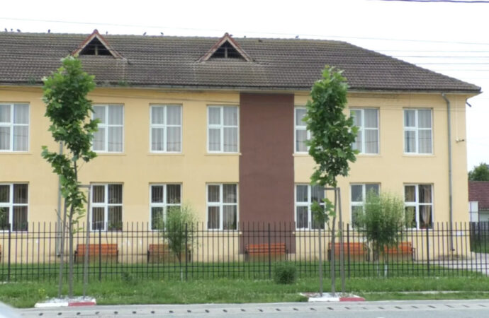 Elevii de la școala din Drăgutești s-au întors în bănci