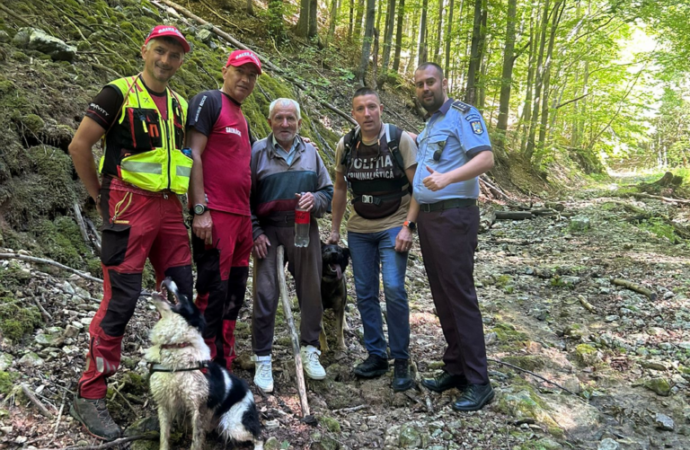 Septuagenar dat dispărut, găsit într-o pădure