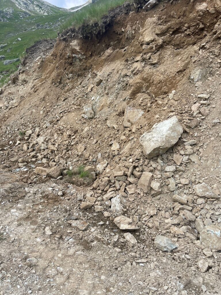 Exploatau agregate dintr-o arie naturală protejată - 13 iulie 2023 AccentNews.ro