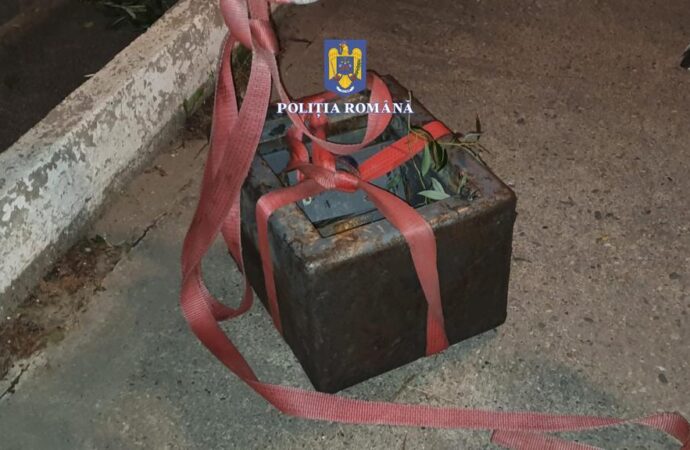 Seifuri furate dintr-o firmă din Târgu Jiu! Unul dintre hoți a fost prins