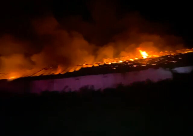 Incendiu puternic la o magazie din Drăguțești