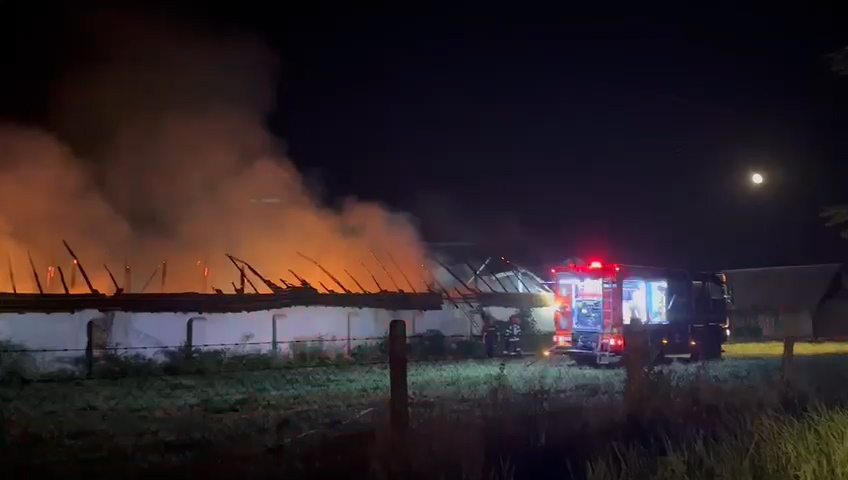 Incendiu puternic la o magazie din Drăguțești - 7 iulie 2023 AccentNews.ro