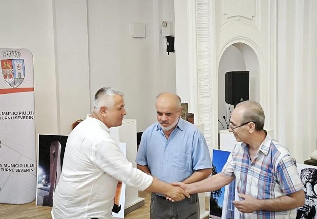 SE RESTAUREAZĂ GRIFONII PALATULUI CULTURII DIN DROBETA-TURNU SEVERIN