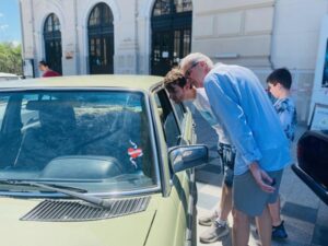 SUPER-EXPOZIȚIE DE MAȘINI RETRO CE FAC PARADĂ ÎN CENTRUL SEVERINULUI - 8 iulie 2023 AccentNews.ro