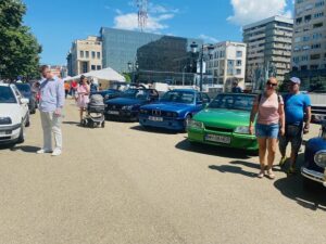 SUPER-EXPOZIȚIE DE MAȘINI RETRO CE FAC PARADĂ ÎN CENTRUL SEVERINULUI - 8 iulie 2023 AccentNews.ro