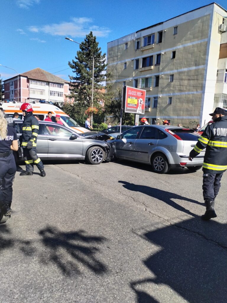 Accident lângă pasarela din Târgu Jiu - 8 august 2023 AccentNews.ro