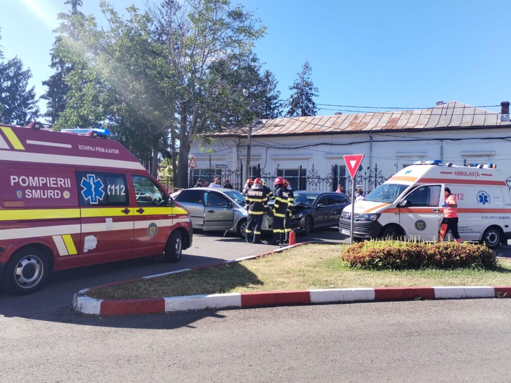 Accident lângă pasarela din Târgu Jiu - 8 august 2023 AccentNews.ro