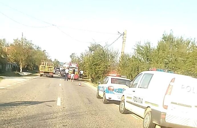 Accident cu două victime la Câlnic, după o depăşire periculoasă