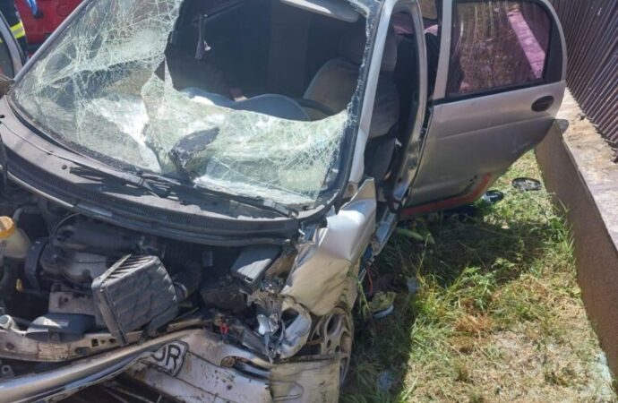 Mătăsari: Accident cu trei victime, dintre care două încarcerate!