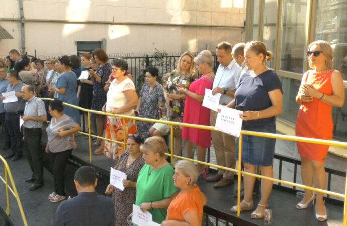 Angajații de la Finanţe au protestat și la Târgu Jiu