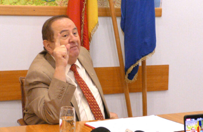 Primarul din Dănești, luat la rost de fostul deputat Morega