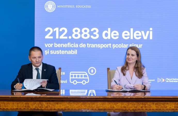 Mai mult de jumătate din comunele județului DOLJ vor beneficia de MICROBUZE NOI pentru TRANSPORTUL ELEVILOR