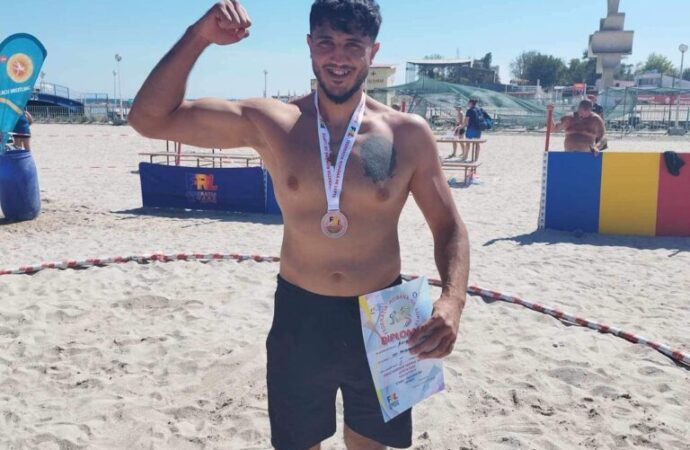 Alexandru Beșliu, argint la lupte pe plajă