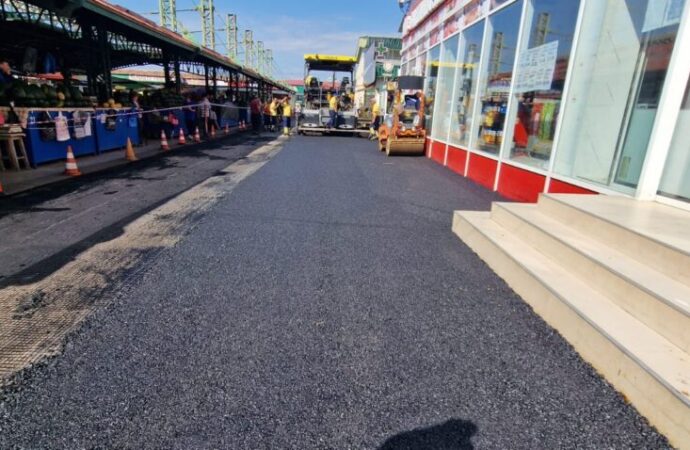 Atenție! Se toarnă asfalt în Piața Centrală