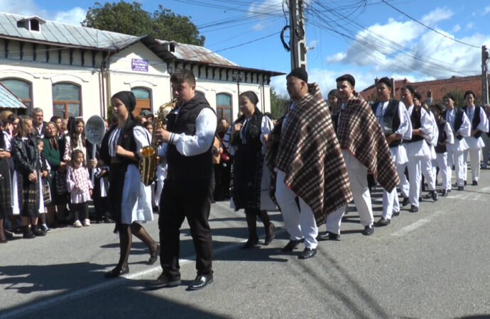 Coboară oile de la munte, la Baia de Fier