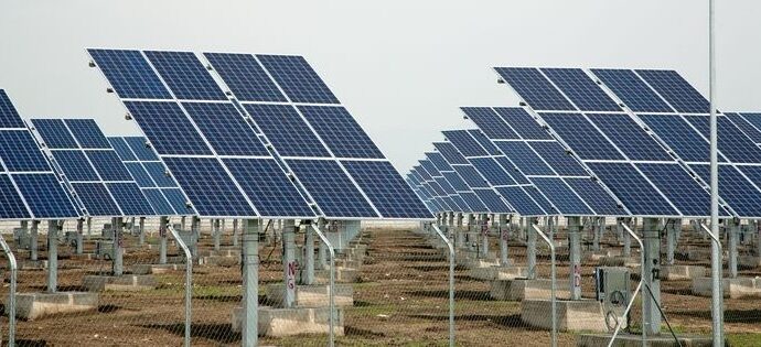 Primăria Târgu Jiu vrea să construiască un parc fotovoltaic