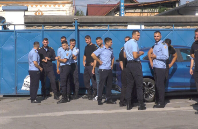 Angajații de la Penitenciarul Târgu-Jiu, din nou în stradă