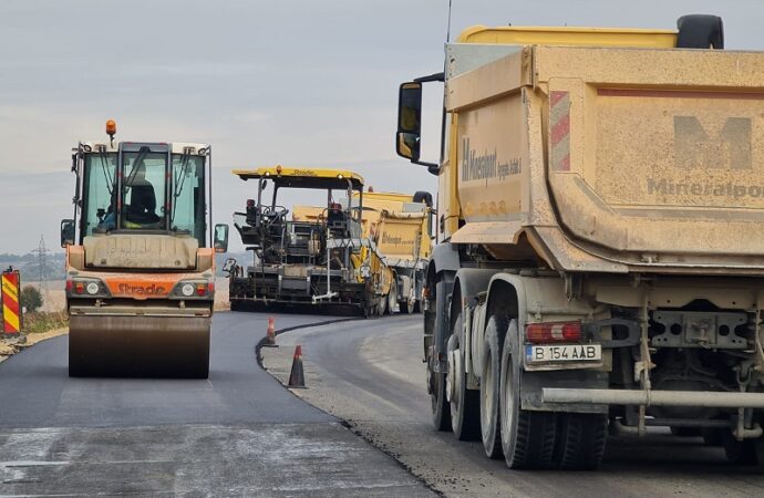 Asfalt nou între Unirea și Plenița