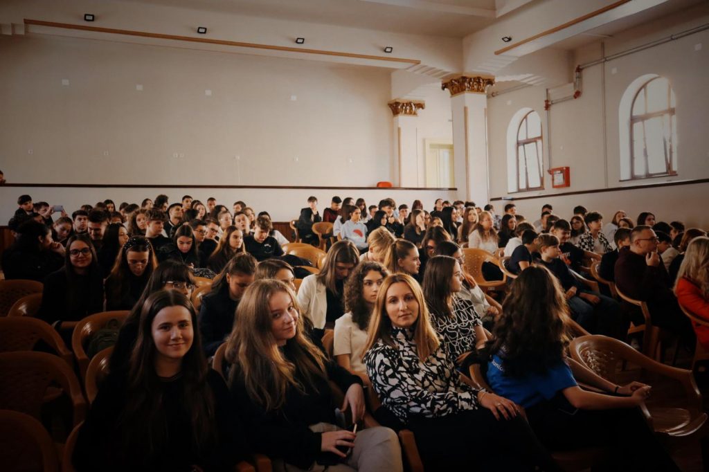 Colegiul Național „Spiru Haret” a celebrat Zilele Erasmus - 13 octombrie 2023 AccentNews.ro