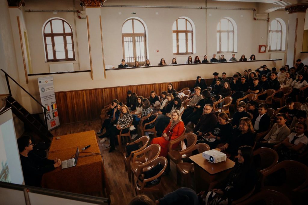 Colegiul Național „Spiru Haret” a celebrat Zilele Erasmus - 13 octombrie 2023 AccentNews.ro