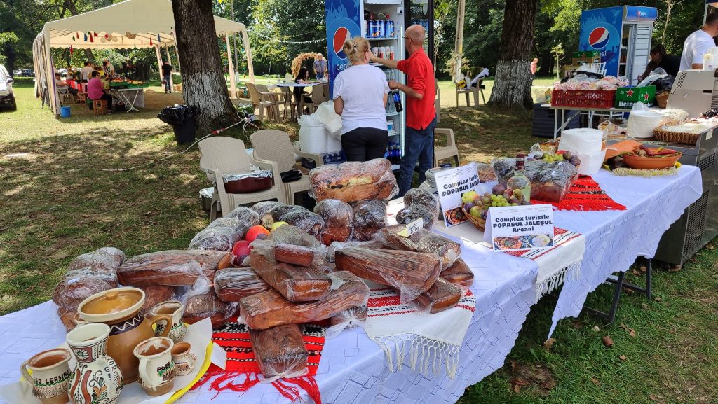 Număr record de vizitatori la cea de-a doua ediție a Festivalului Sarmalelor și Piftiilor de la Peștișani - 2 octombrie 2023 AccentNews.ro