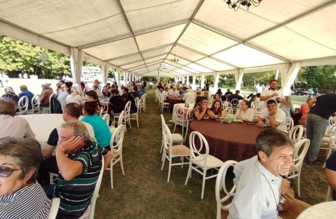 Număr record de vizitatori la cea de-a doua ediție a Festivalului Sarmalelor și Piftiilor de la Peștișani