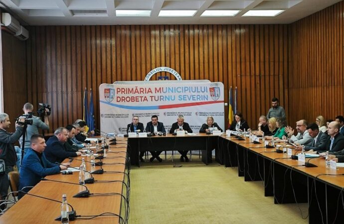 PARCURILE CENTRALE DIN DROBETA TURNU SEVERIN ȘI CINEMATOGRAFUL PORȚILE DE FIER, MODERNIZATE CU FONDURI EUROPENE
