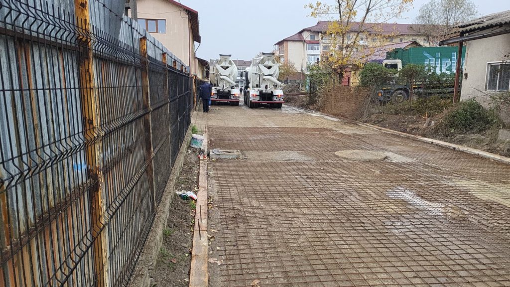 Asfalt pe „Cărarea Vulpii” din Motru - 17 noiembrie 2023 AccentNews.ro