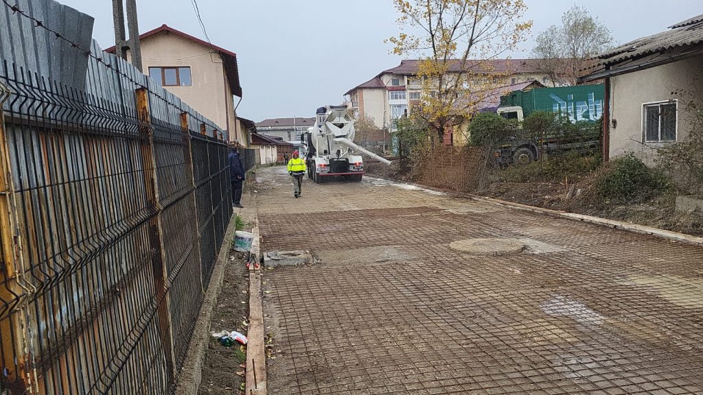 Asfalt pe „Cărarea Vulpii” din Motru - 17 noiembrie 2023 AccentNews.ro