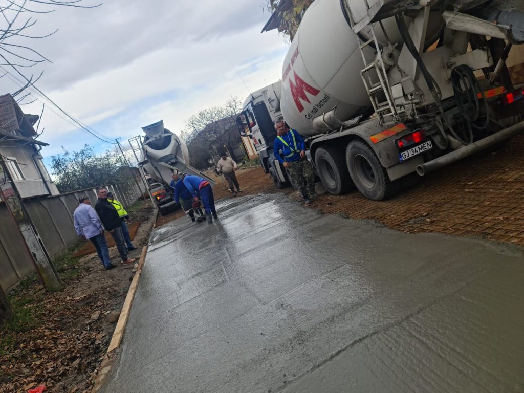 Asfalt pe „Cărarea Vulpii” din Motru - 17 noiembrie 2023 AccentNews.ro